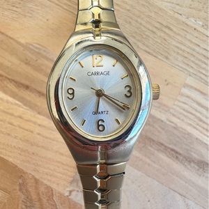 Carriage by Timex ladies oval gold tone dress watch NEW BATTERY